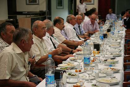 İlk bağış arama yemeği